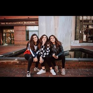 Meet your Posher, Mia